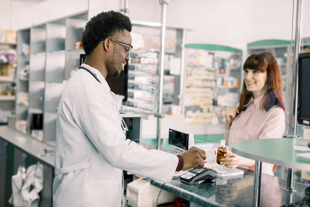 trabajadores de farmacia - Los prejuicios son la verdadera exclusión